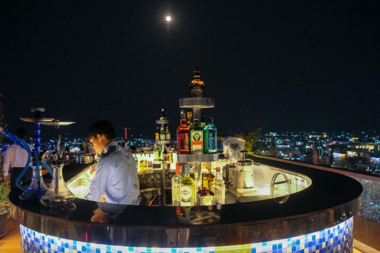 리츠 그랜드 호텔 만달레이 외부 사진